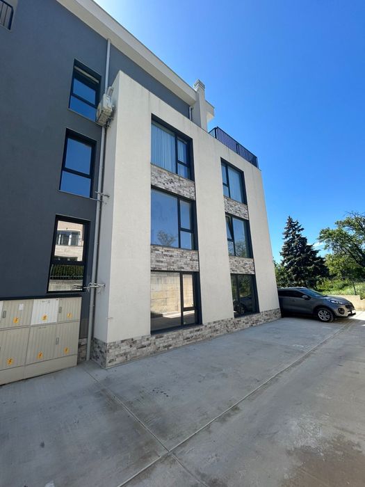 Дава се под наем Тристаен апартамент в Варна, м-т Сотира - 65 кв.м за 765 € - Снимка #2