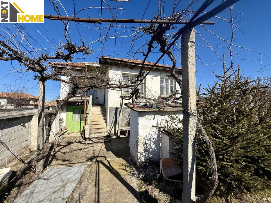 Самостоятелна къща с голям двор