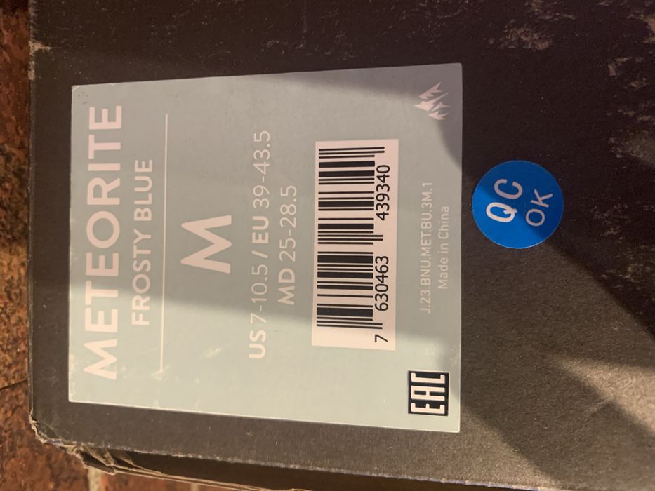 Legaturi snowboard noi Jones Meteorite M