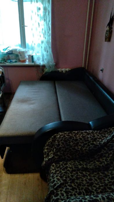 Продам диван б/у недорого.