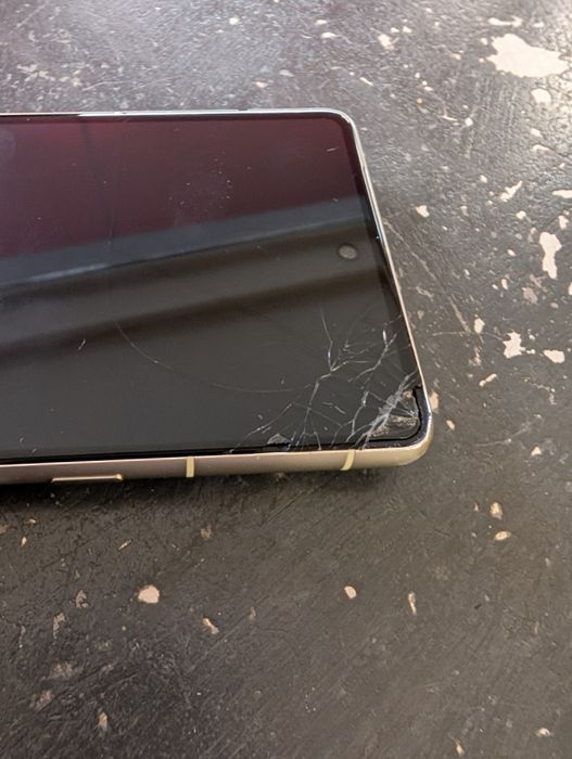 Продавам Google pixel 7  , счупен екран !