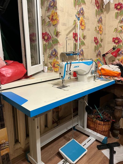 Швейная машинка Jack F4