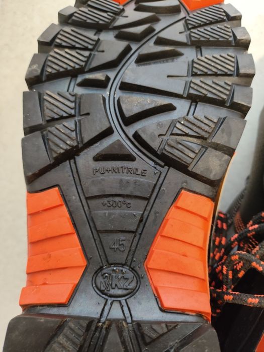 Рабочие ботинки 44 размера.