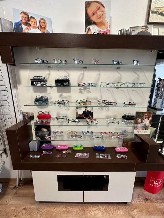 Мебели за магазин