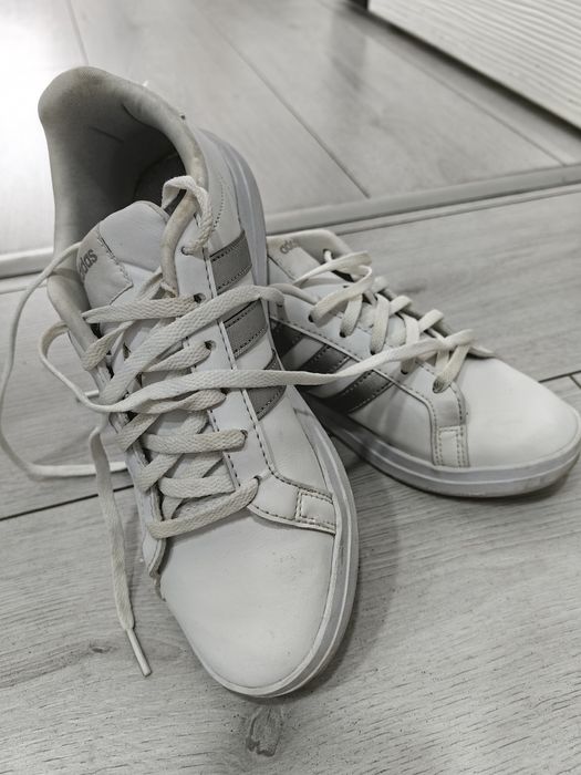 Маратонки адидас