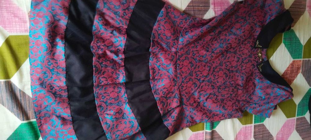 Продам женские платья