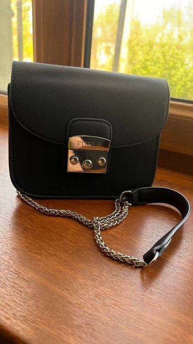 Сумки белая и темно синяя