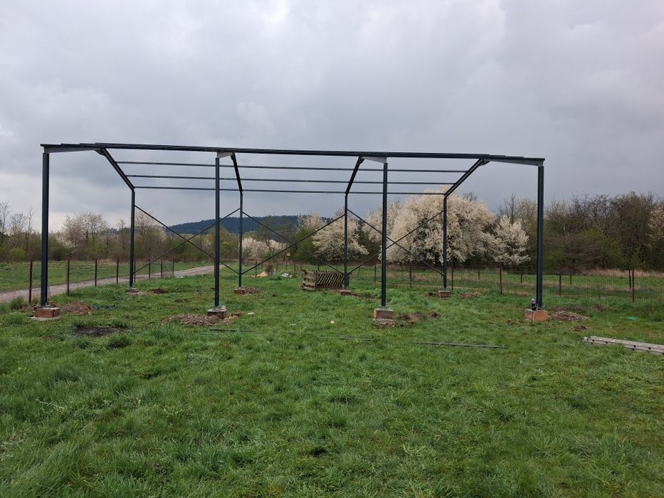 Vând structura metalică de 12 m x20 m x4 m cu montaj preț 5500€ vând structura metalică de 10 m x15 m x4 m preț 3700€ cu montaj vând structura metalic