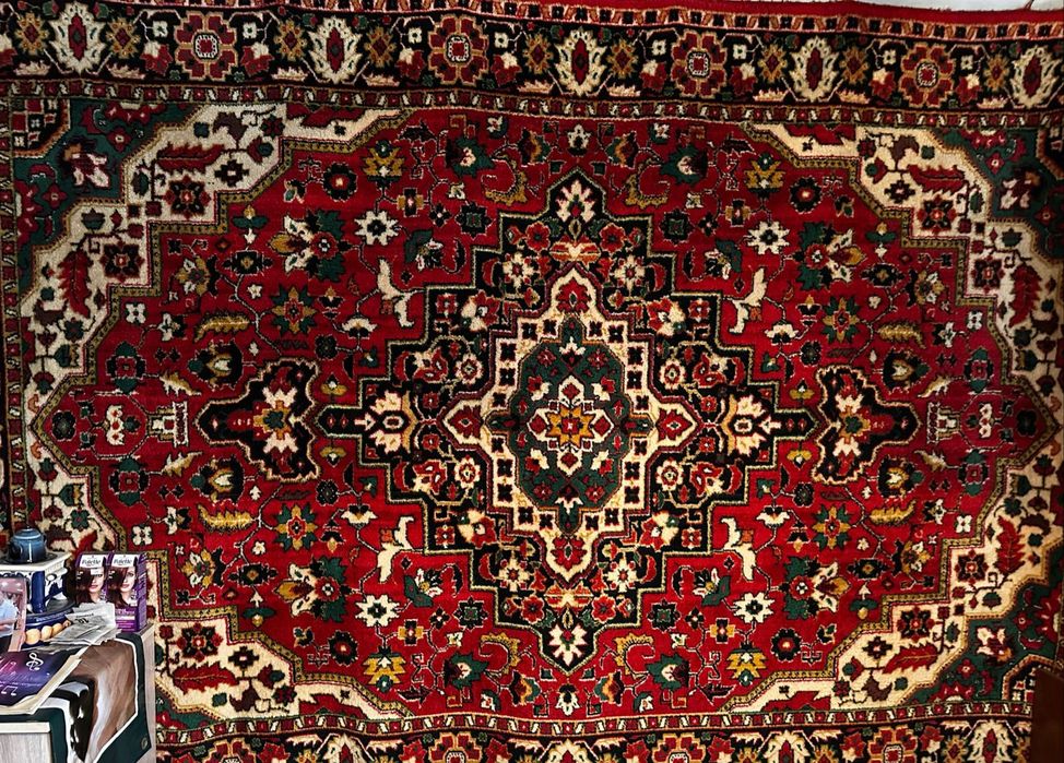 Продам ковры и мебель