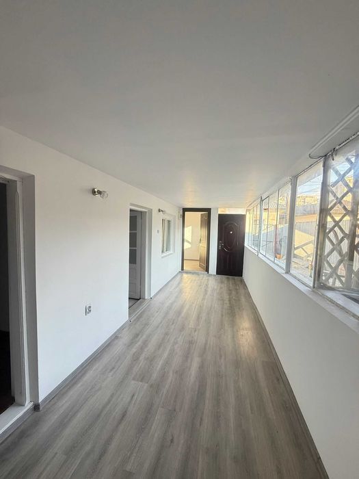 Casă individuală cu garaj și curte în Sector 5