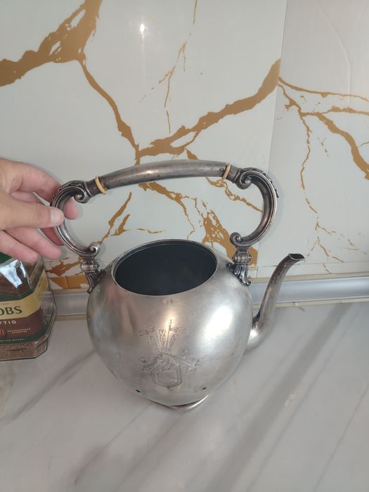 Здравствуйте продам чайник 800 пробы