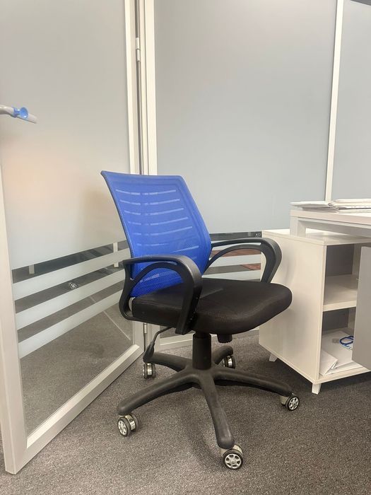 Офисные стулья 20 шт