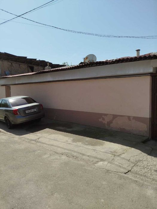 Тошкент шахар Олмазор тумани 1.6 сотих 3 та  хонаси бор,фасада 16 метр