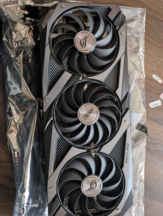 Продавам видеокарта Nvidia 3060TI Asus ROG Strix Gaming