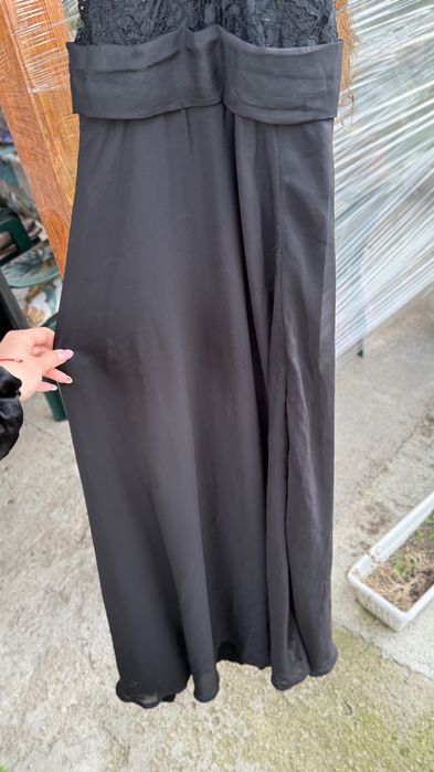 Дълга черна рокля