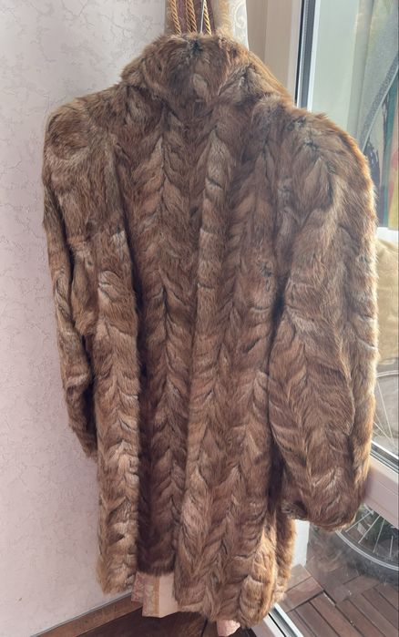 Прекрасно кожено палто от лисица, три четвърти дължина