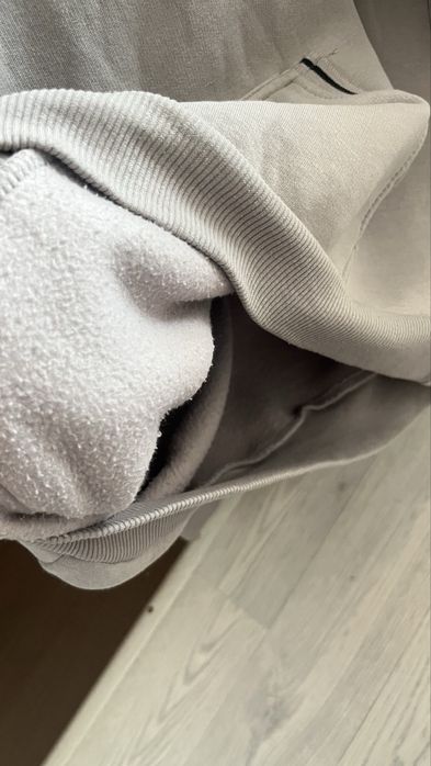 Серое худи.