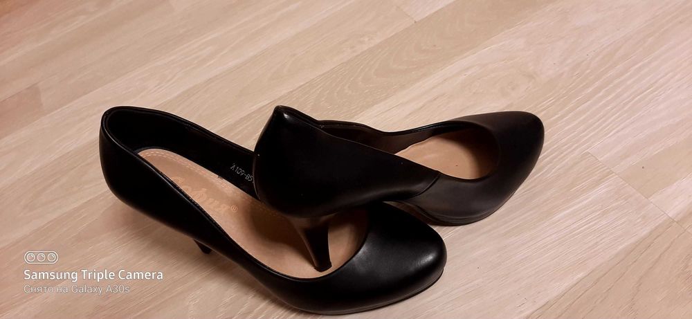 Продается женская обувь. В хорошем состоянии.