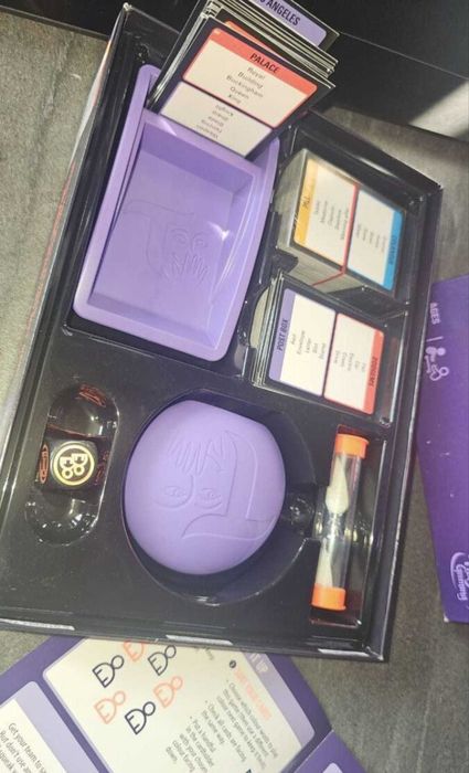 Табу  на английски за компанията на семейството и партито