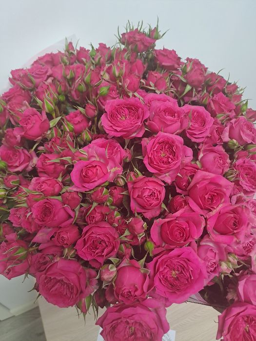 Красивый букет роз в коробке
Продаётся очень красивый