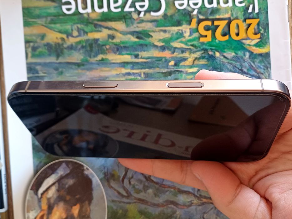 iPhone 16 pro Desert Titanium 128 GB