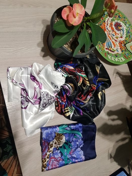 Шёлковый.  платок.