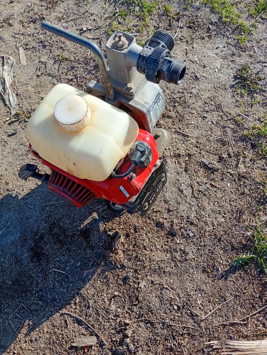 Pompă apă pe benzină