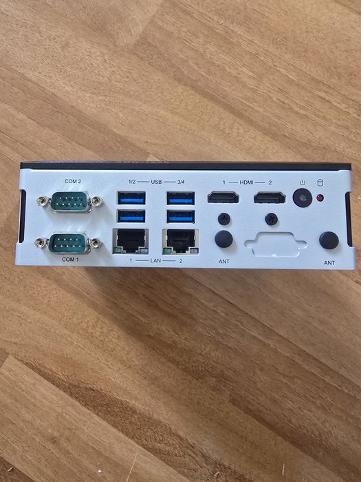 Advantech ARK-1220L.