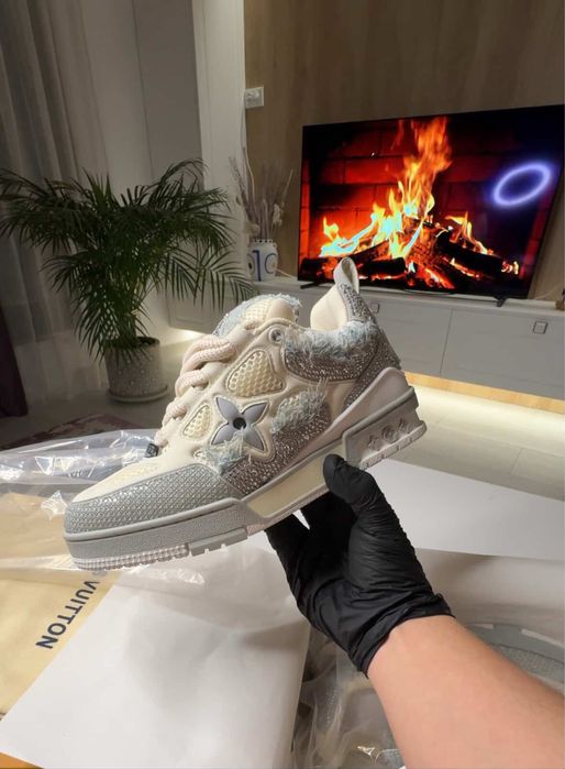 Louis vuitton skate swarovski