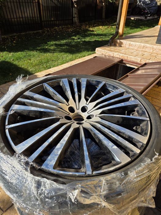 Jante 22" Originale Volvo XC90 (2020)
Anvelope Vara Pirelli P zero 275