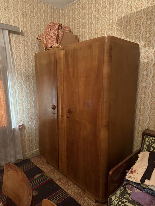 РАЗПРОДАЖБА! Спешно Гардероби, здрави мебели от къща в Чешнегирово