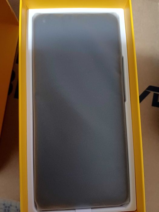 Телефон.      REALME 8