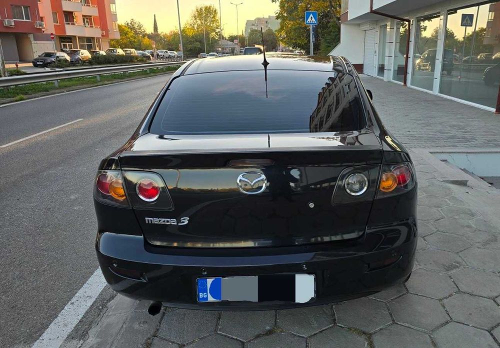 Продавам Mazda 3