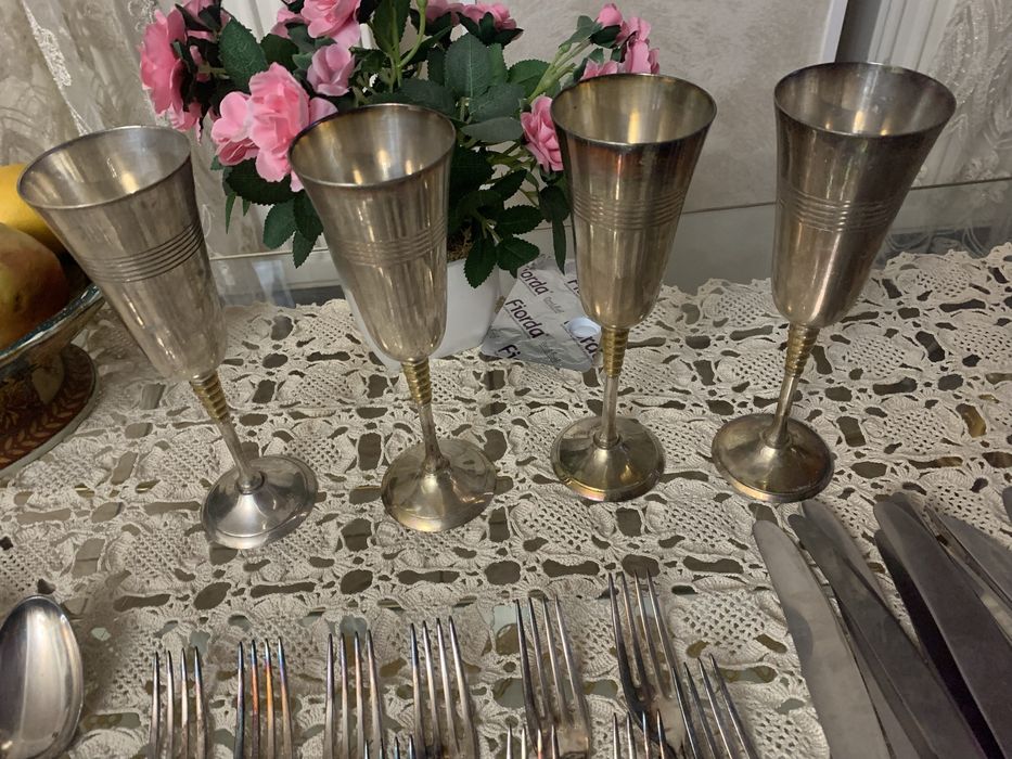 Vand set tacamuri si pahare placate cu argint