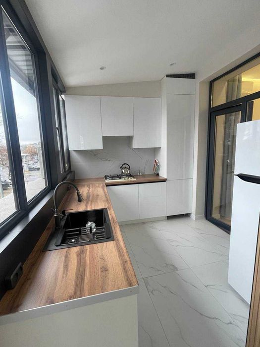 Сдается на ул Кичик-бешагач 3-х комнатная квартира ЖК Хонсарой