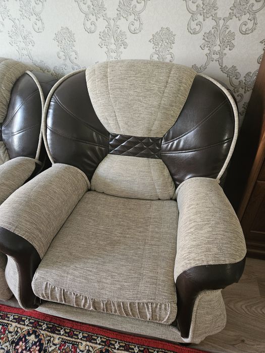 Продам диван и 2 кресла БУ