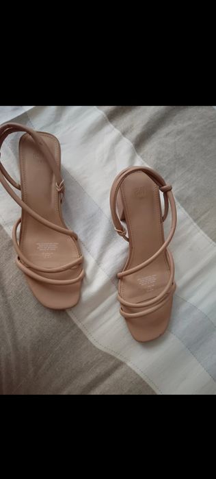 Sandale nude elegante H&M - model cu bretele subțire