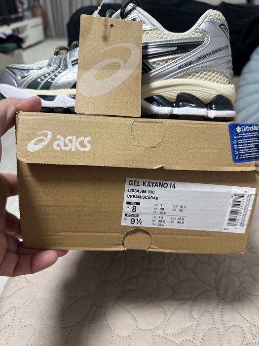 Vand asics gel Kayano 14 noi in cutie.