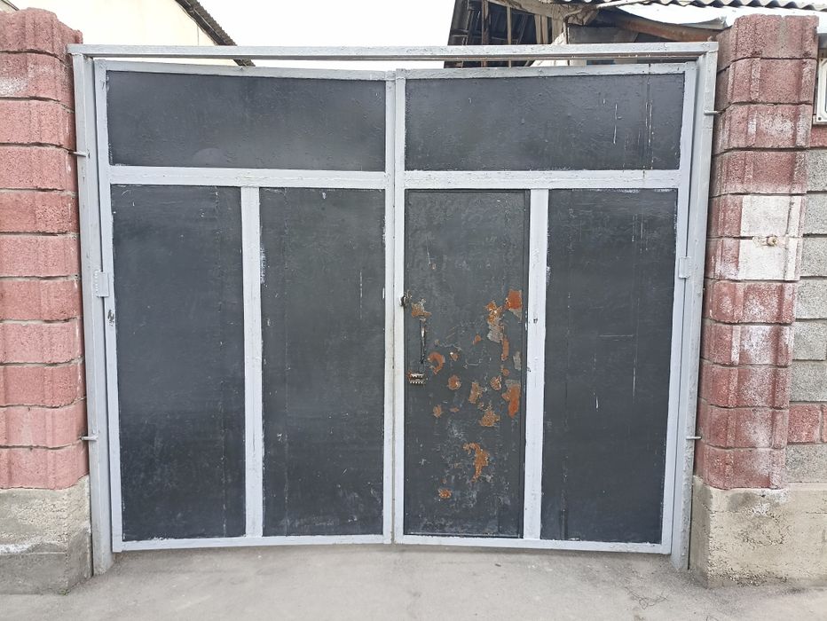 Дарвоза сотилади