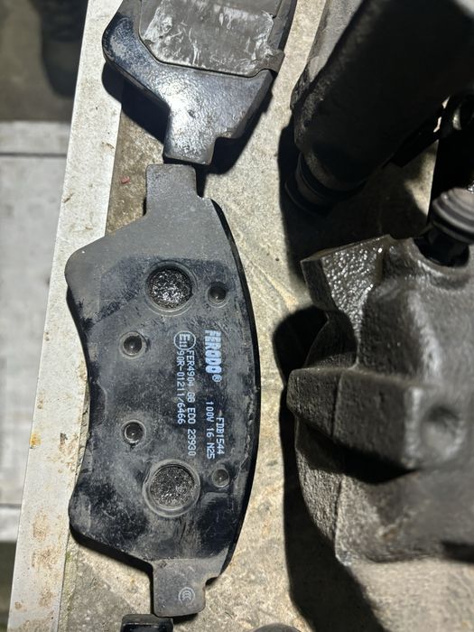 Спирачни апарати и накладки за Рено Меган Сценик