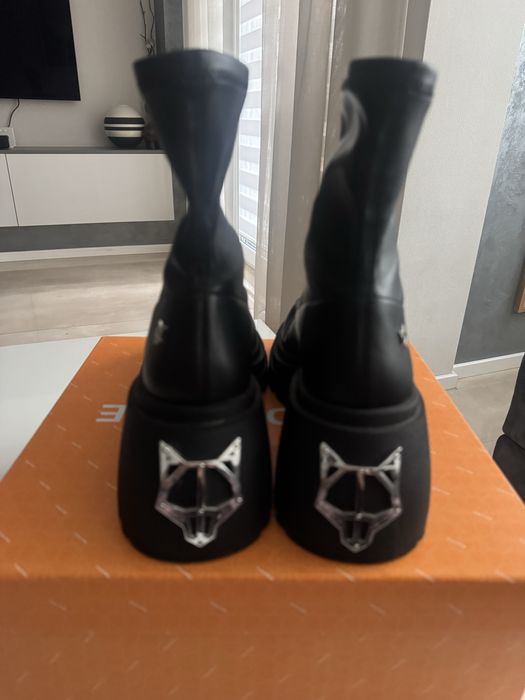 Боти Naked Wolfe