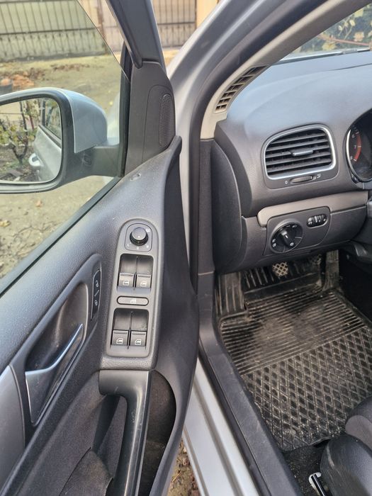 Volkswagen Golf benzină, 3.773 € — imagine 5