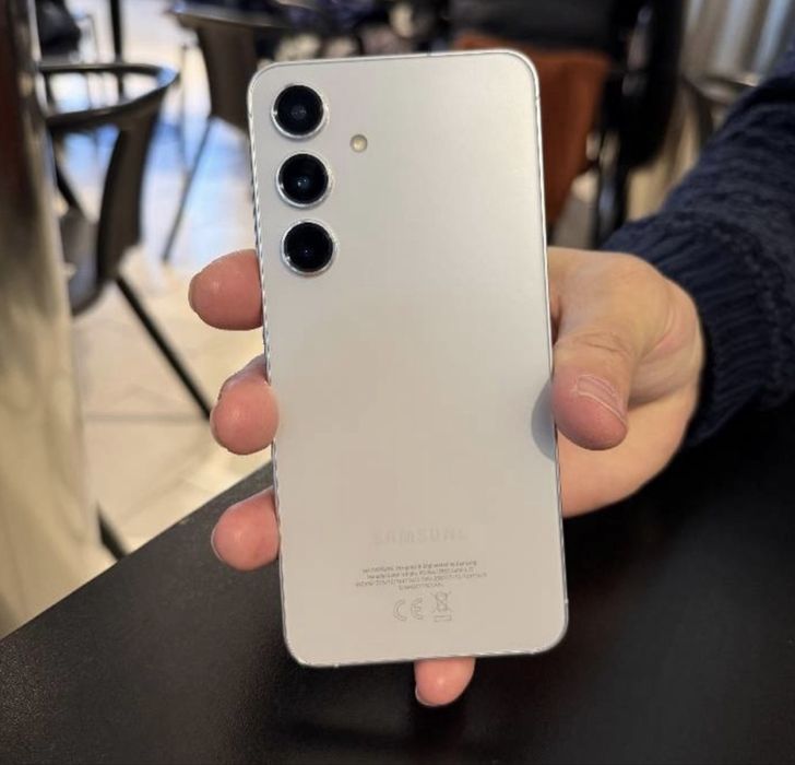 Продаю samsung galaxy s24