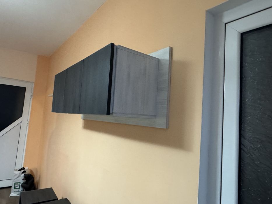 Холна секция в бяло и черно