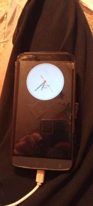 Продам телефон LG