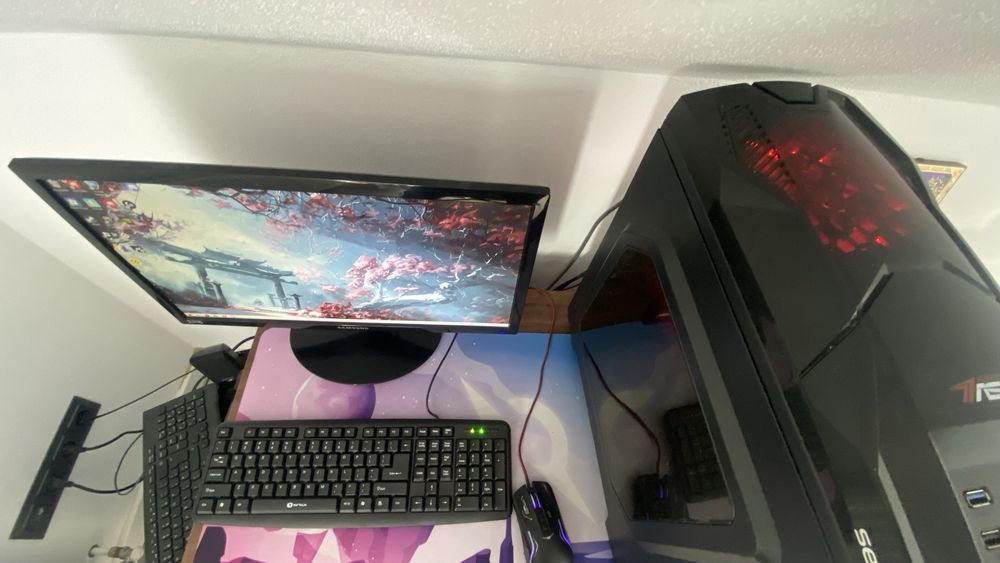 Sistem GAMING complet! - Unitate, monitor, tastatura, mouse