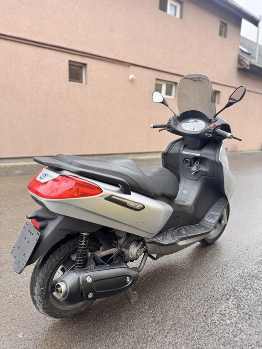 Piaggio X7 125 Cat B