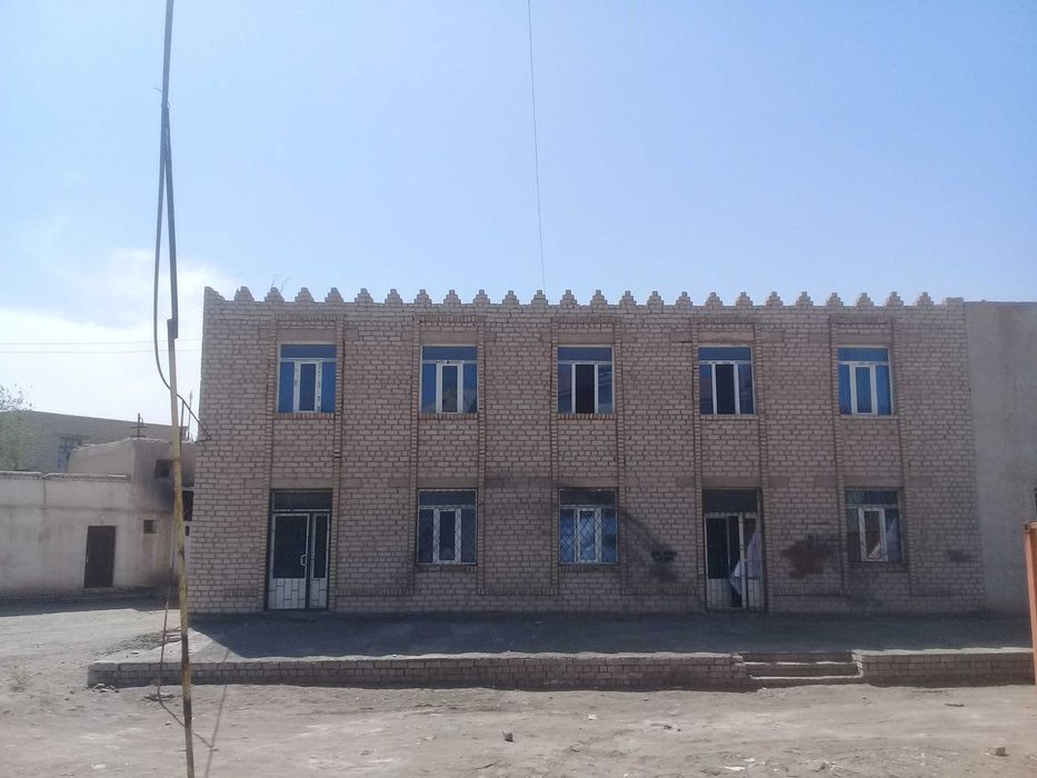 2 qavatli bino sotiladi