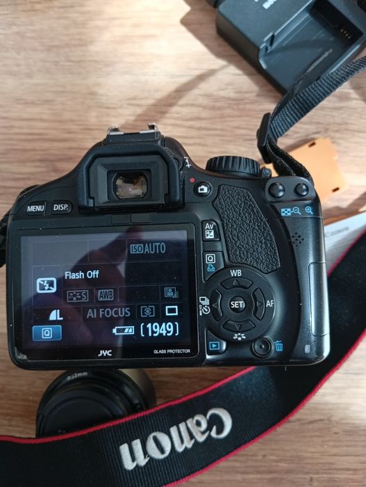 Aparat foto Canon EOS 550D DS12627oferta1 folosit puțin.