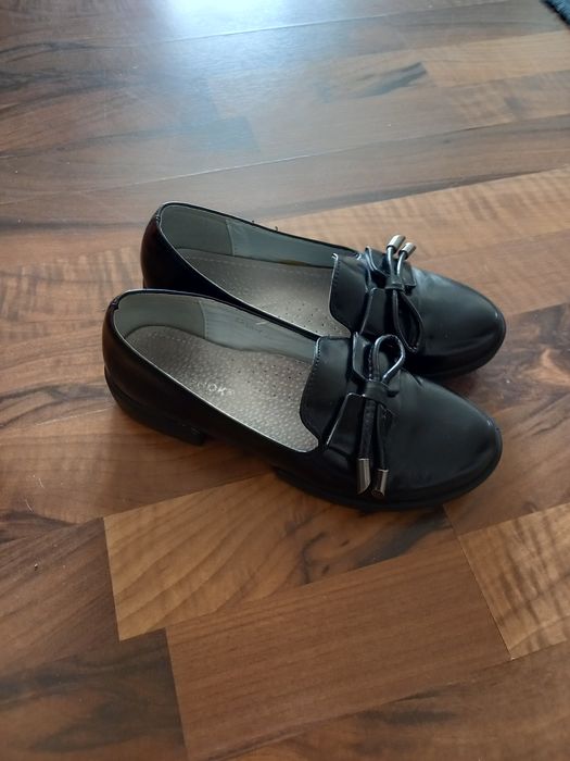 Продам детские туфли